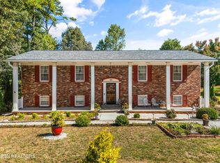 212 Cogdill Rd, Knoxville, TN 37922