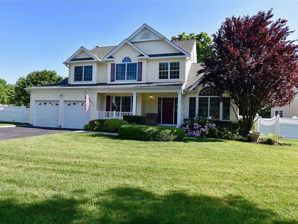 1st image of 10 Franciscan Ln
