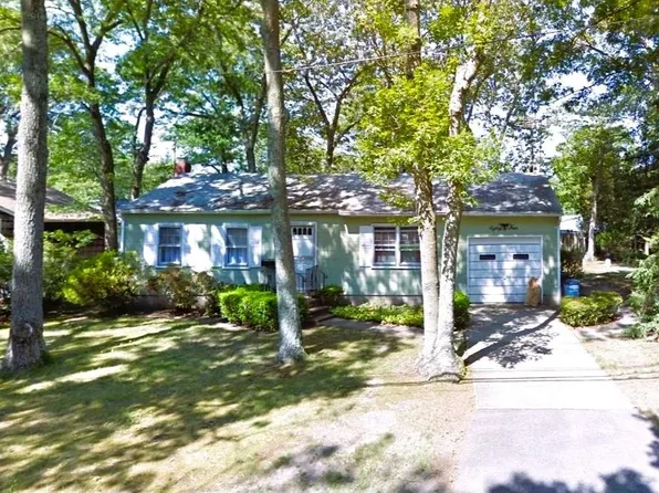 84 Walnut Street, Lake Grove, NY 11755