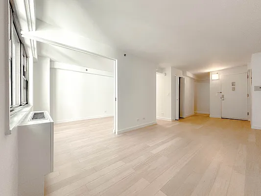 Rented by Manhattan Realty Group | media 3
