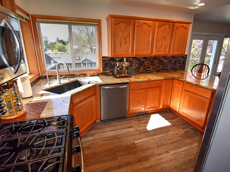 2918 Lohman Ct SE — Photo 10