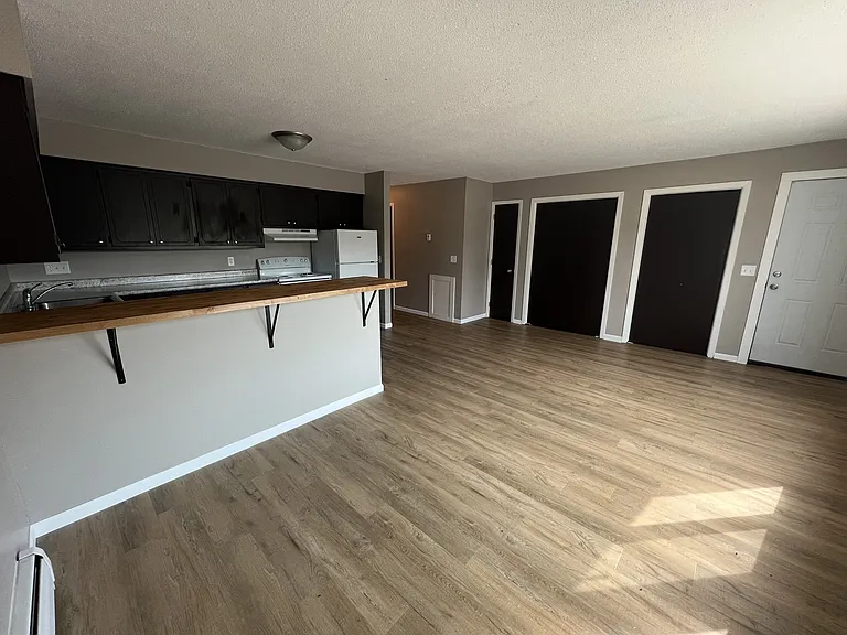 74 Birch Ave S #3 — Photo 2