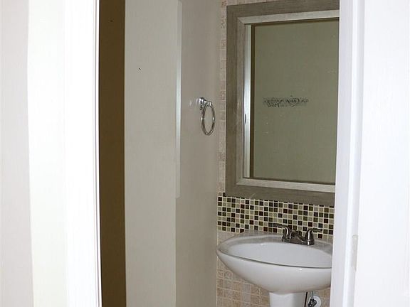4th image of 43 Hidden River Pl