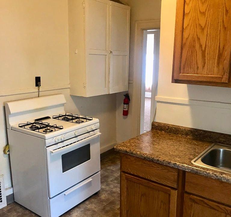 1st image of 200 E Elm St #3