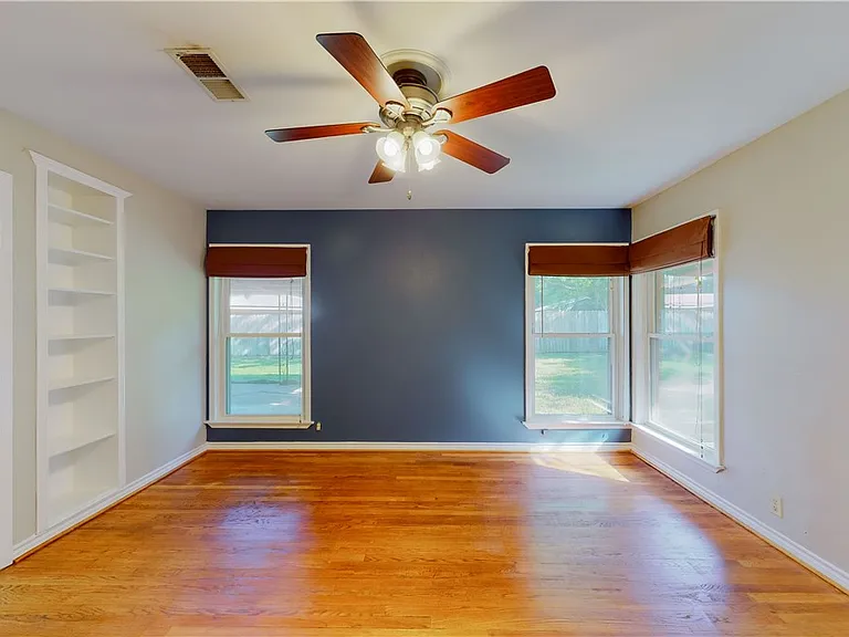 2104 Elmwood Dr — Photo 24