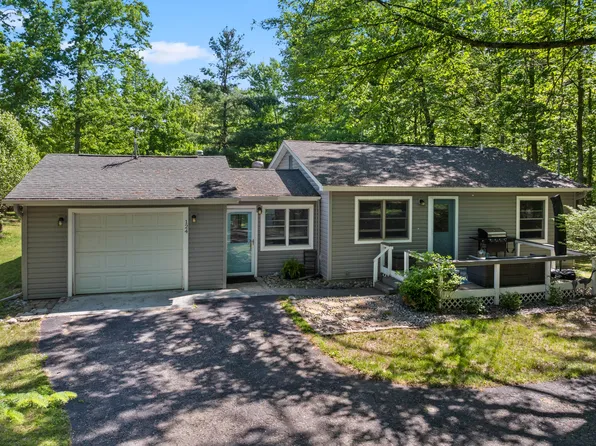 124 Bourbon St, Roscommon, MI 48653