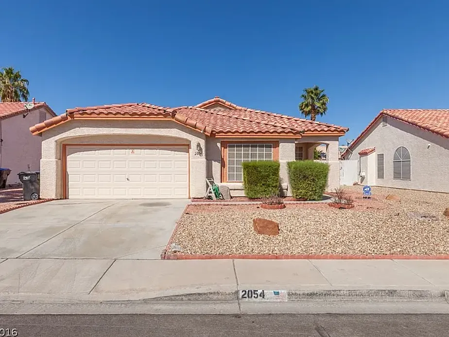 3 bed, 2.0 bath, 1821 sqft, $2,200 — Photo 1