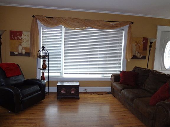 3rd image of 553 Welles St