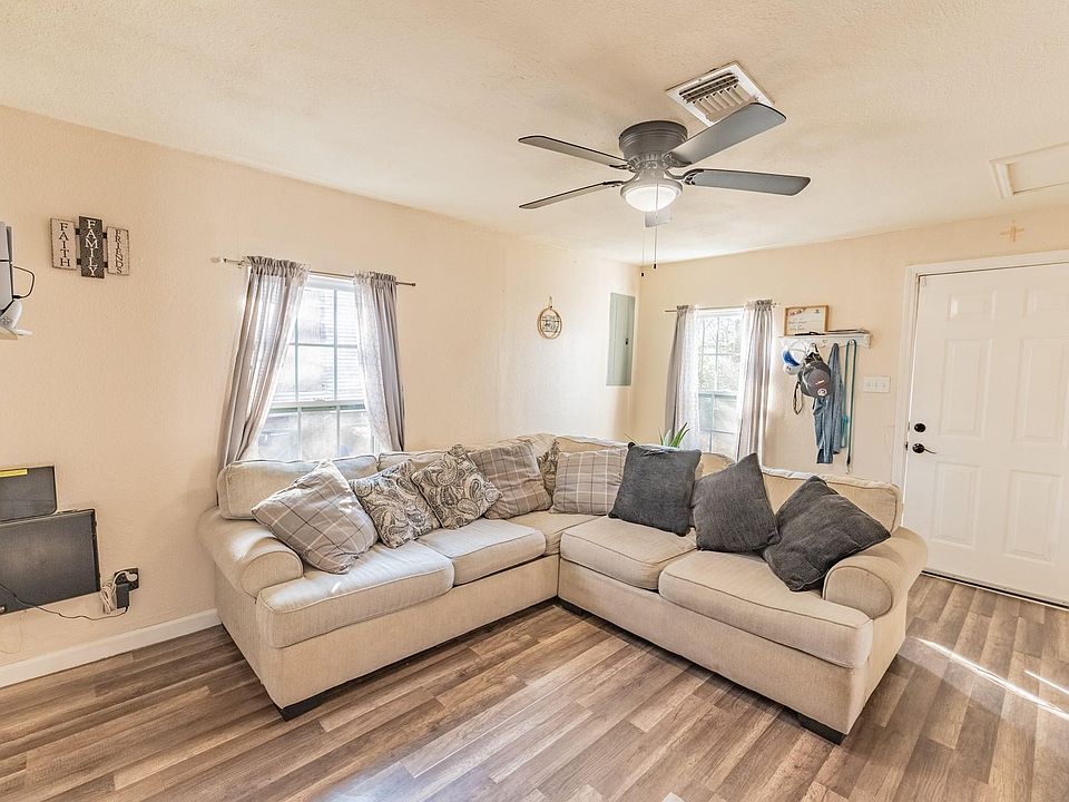1st image of 604 W A St