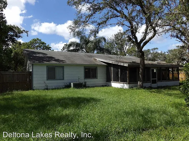 1545 Maxwell Ln — Photo 32