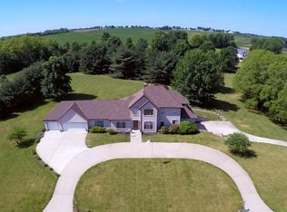 12 Summerhill Dr, Saint Joseph, MO 64507