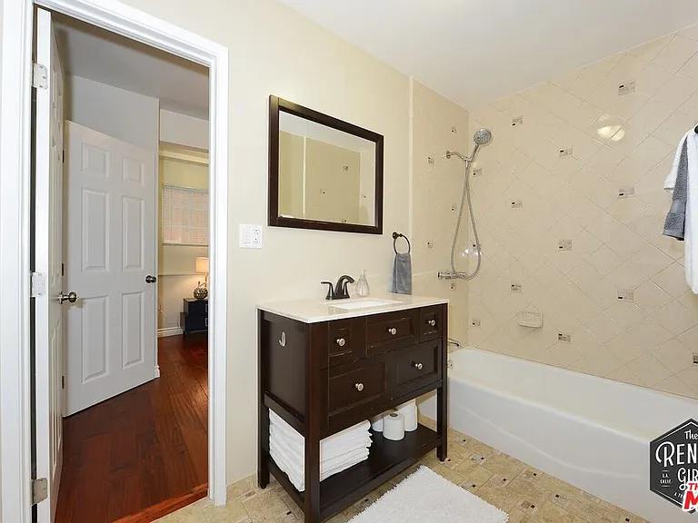 2400 Pacific Ave #6 — Photo 14