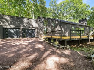 350 Valley Rd, Canadensis, PA 18325