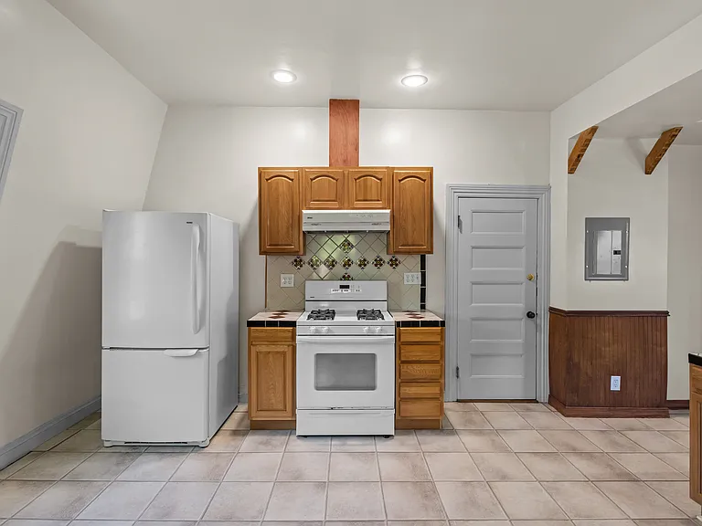 30 Princeton Ave #6 — Photo 2