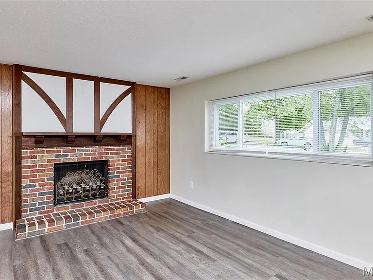241 Valleyoak Ct — Photo 36