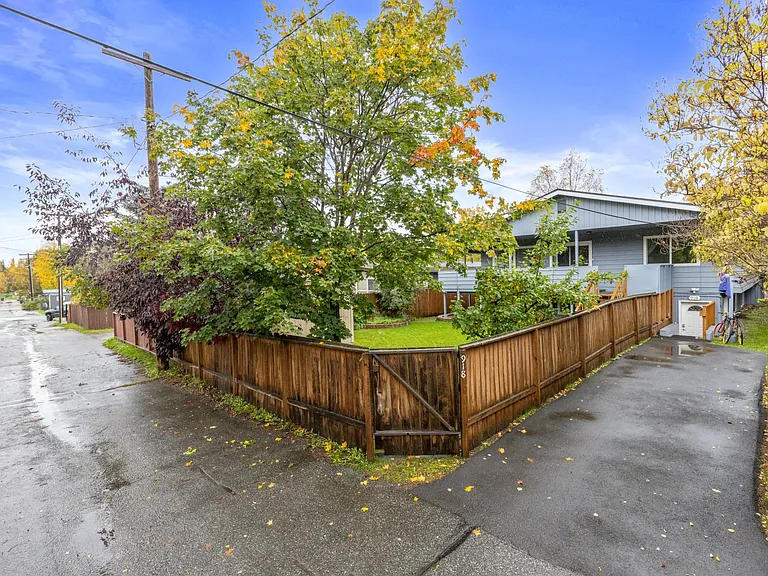 918 W 19th Ave — Photo 15