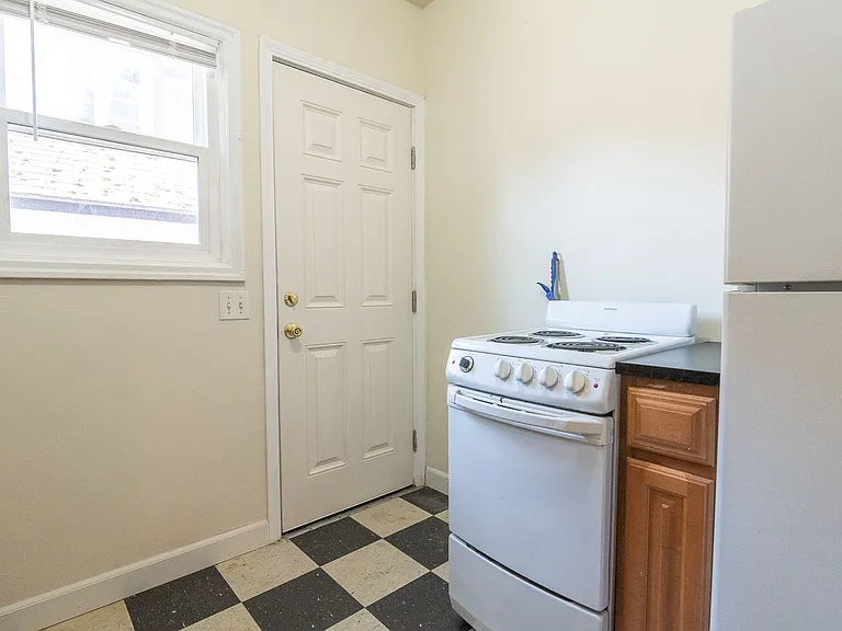 5130 N Williams Ave — Photo 2