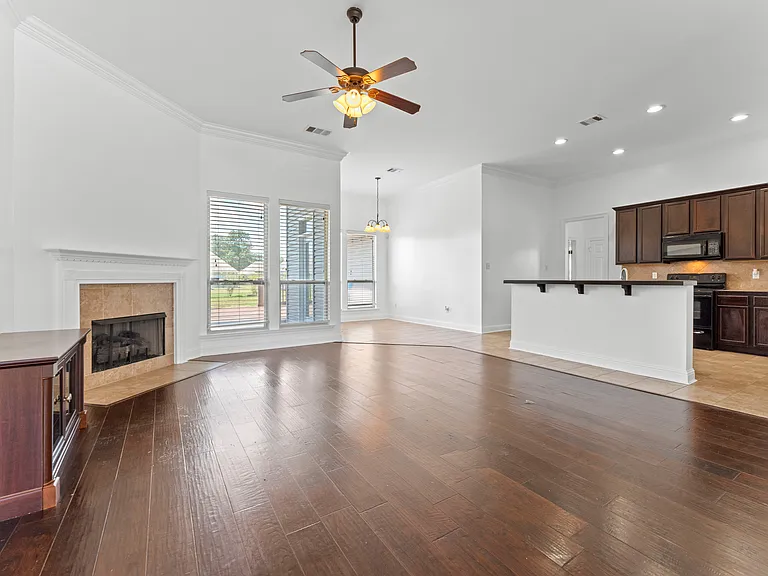 5111 Queens Carriage St — Photo 2