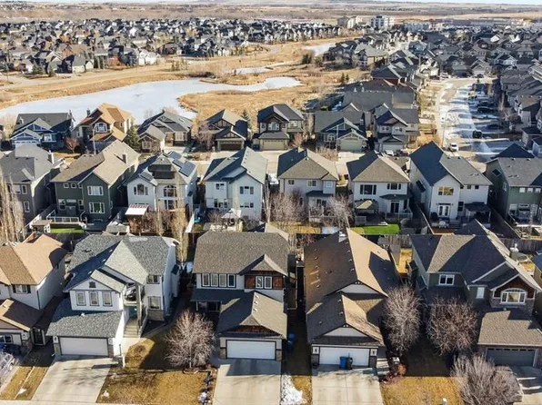 208 W Cimarron Dr, Okotoks, AB T1S 0A7