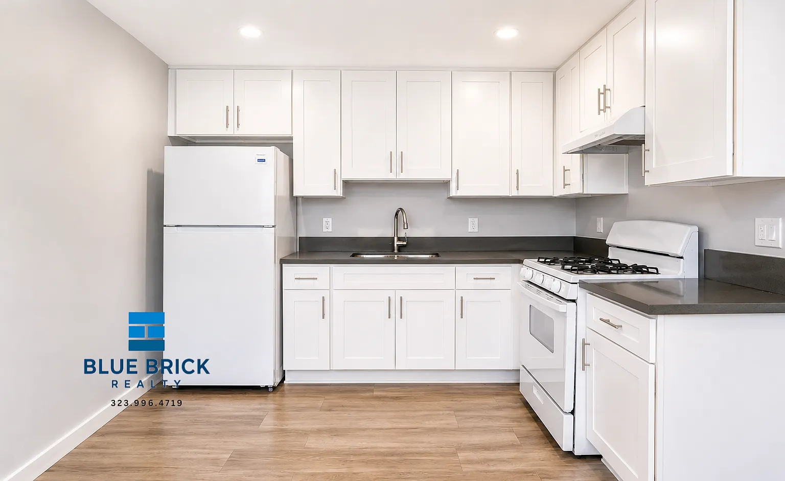 Bright 2BR Apartment with Balcony & Mini Split AC — Photo 2