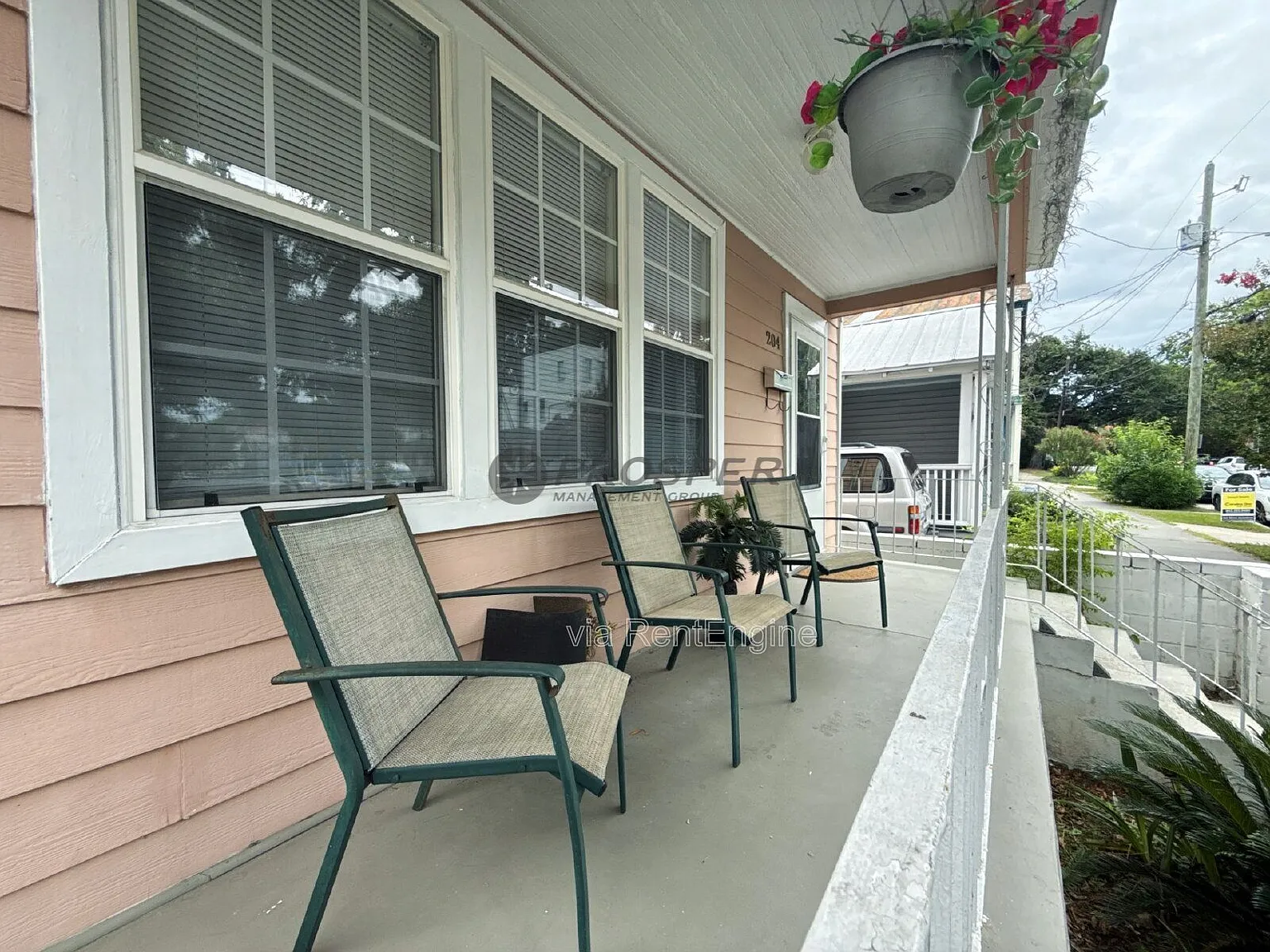3 bed, 2.0 bath, 1358 sqft, $3,350 — Photo 3