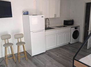 2822 Pine Tree Dr #1B, Miami Beach, FL 33140