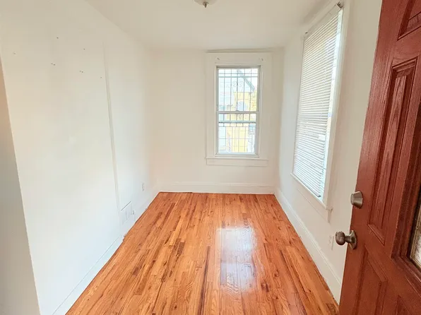 189 Garfield Avenue image 2 of 7