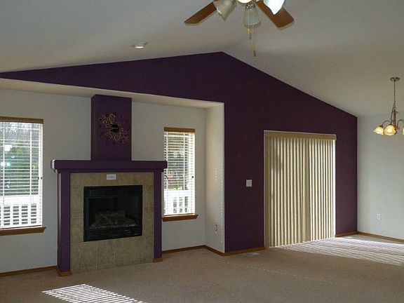 Gas fireplace, ceiling fan, vaulted ceiling and well thought-out floor plan. You'll enjoy this area year round.