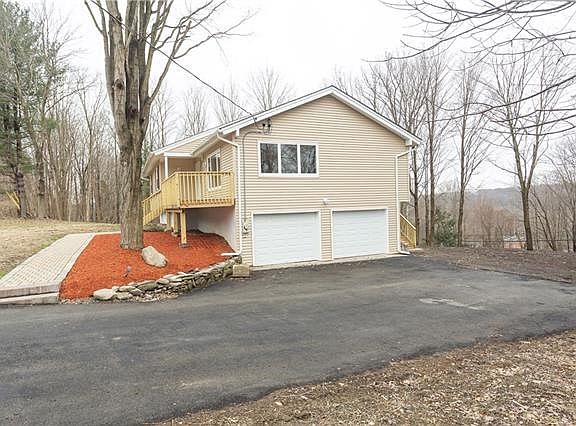 3rd image of 6 Stillwater Ln