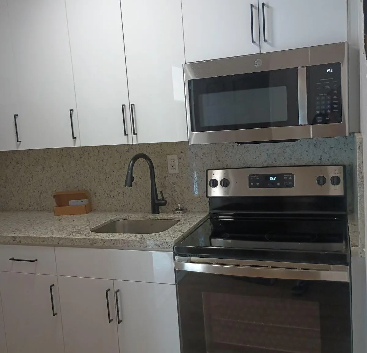 2 bed, 819 sqft, $2,100 — Photo 1