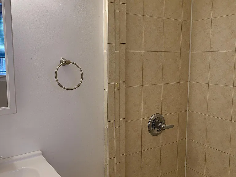 2306 Mount Royal Ter #2E — Photo 7