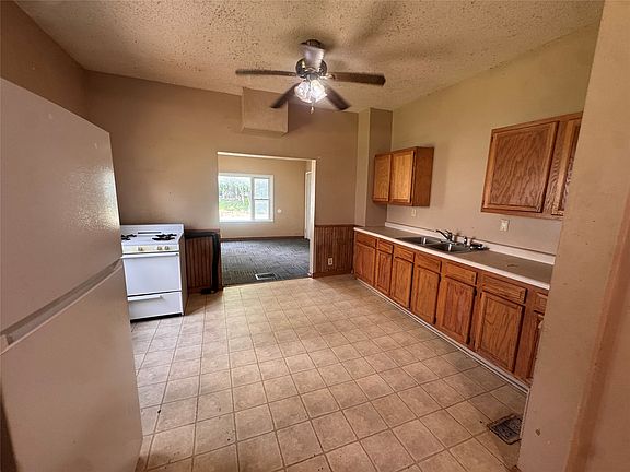 5th image of 902 24th St