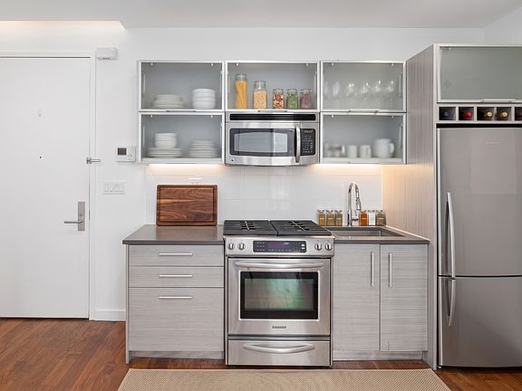 3rd image of 227 Grand St APT 3J