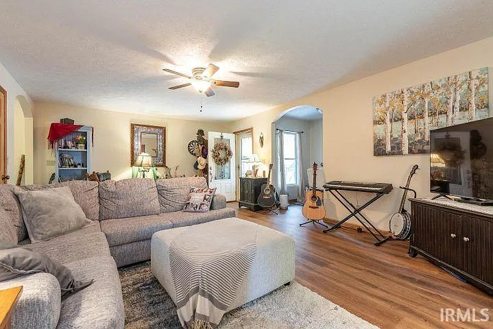 1106 W Countryside Ln — Photo 8