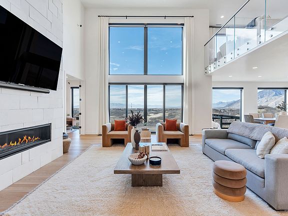 4th image of 3918 S Mapleton Estates Dr