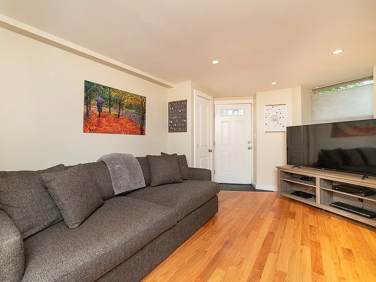 15 University Rd #B — Photo 2