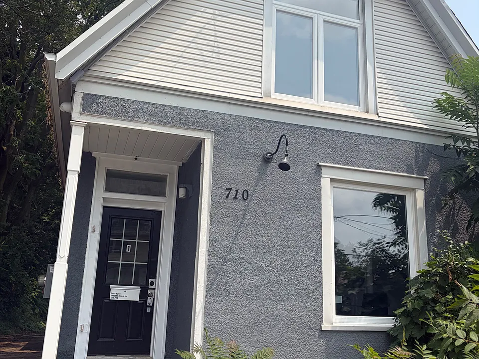 710 Adelaide St N #1