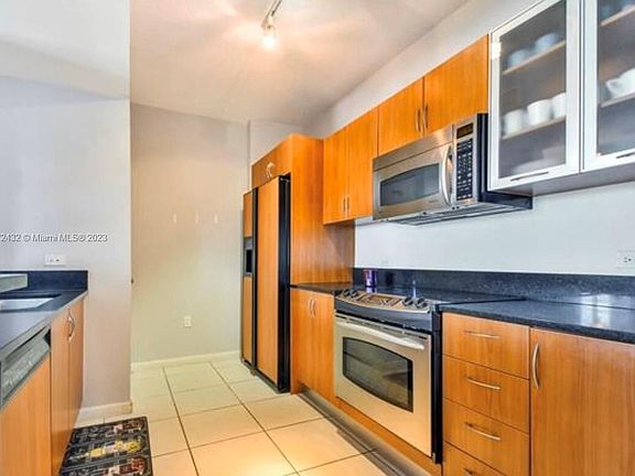 3rd image of 2775 NE 187th St APT 401