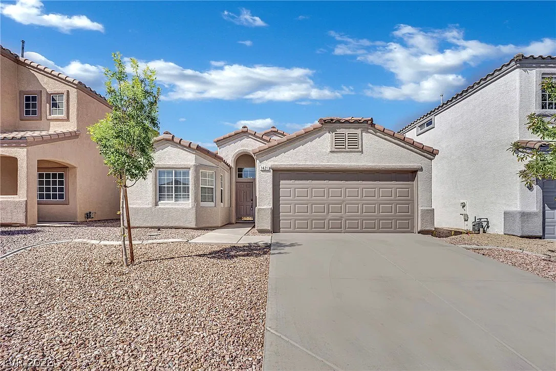3 bed, 2.0 bath, 1612 sqft, $2,200 — Photo 1