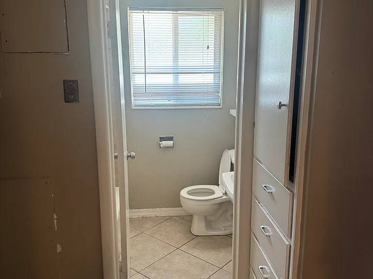 837 E Stratford Ave — Photo 10
