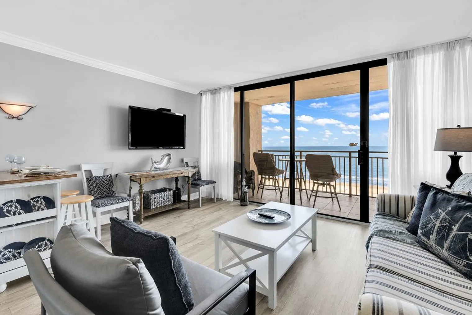 1 bed, 1.0 bath, 645 sqft, $2,919 — Photo 1