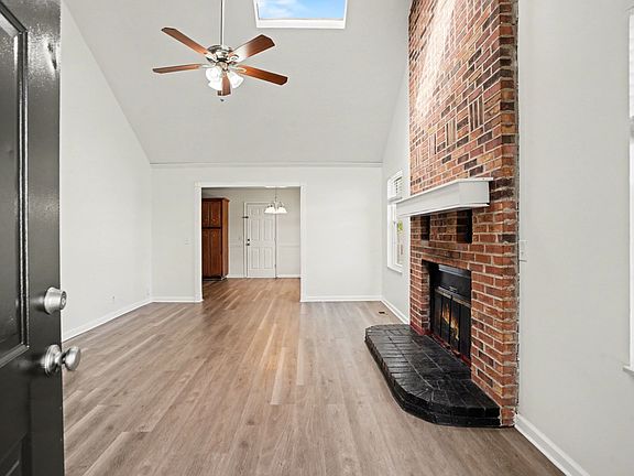 5th image of 3112 Country Way Rd