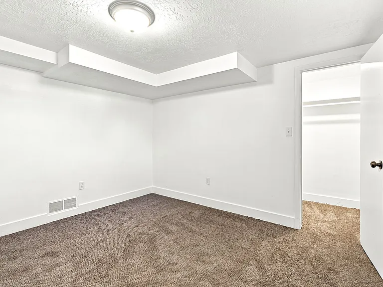 5256 S 2000 W — Photo 29