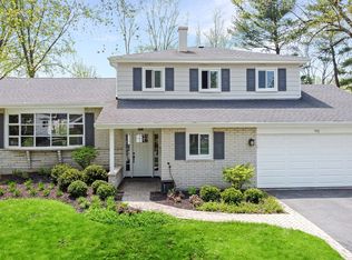 915 Fairlawn Ave, Libertyville, IL 60048