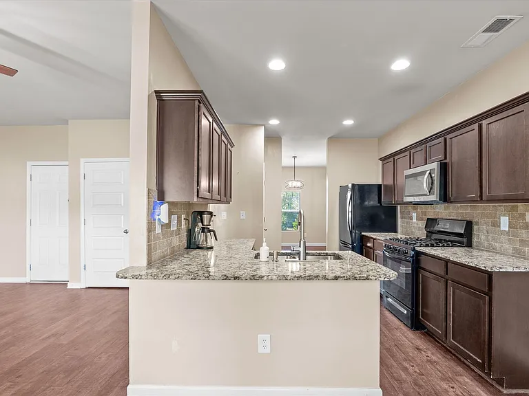 4704 Southwind Rd — Photo 23