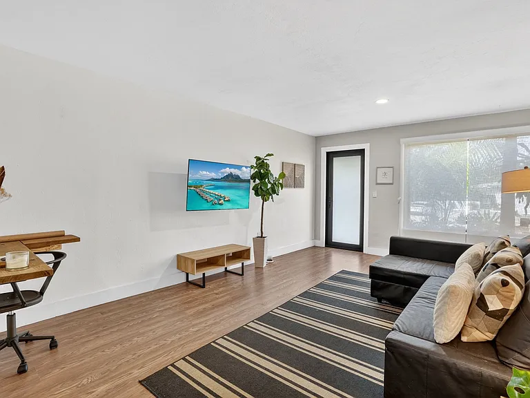 7811 NE 10th Ct #7815 — Photo 3