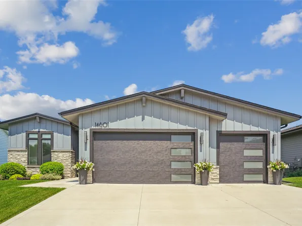 14601 Sutton Dr, Urbandale, IA 50323