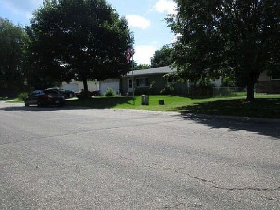 Exterior Neighborhood (street photo)