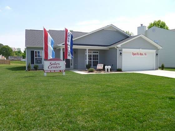 1st image of 884 Charlotte Dr