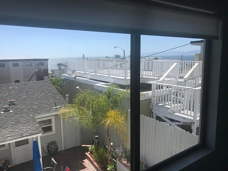 Crest Dr — Photo 7